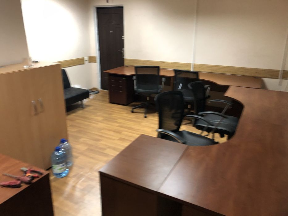 Офисная мебель столы стулья тумбочки диван одним лотом