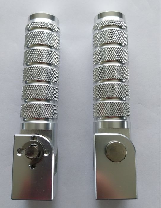 Podnóżki motocyklowe pasażera  uniwersalne składane 90 RACINGCOLOR