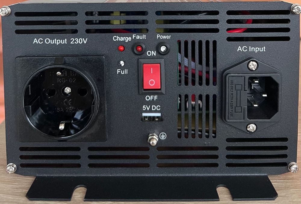 Інвертор CARPSA CPS200 дає безперервну потужність 2000Вт. з  зарядним!