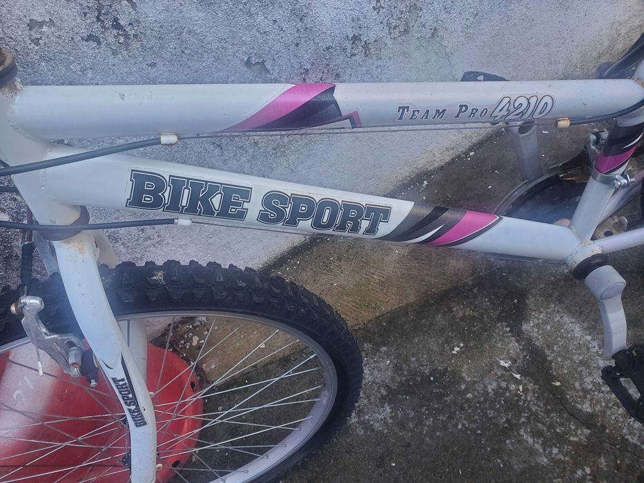 Used bicycle in current condition64740959329025122