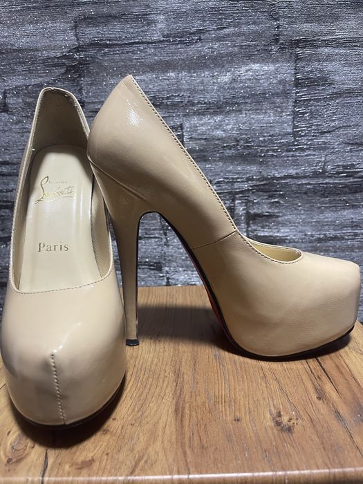 Туфлі Лабутени, на високих каблуках