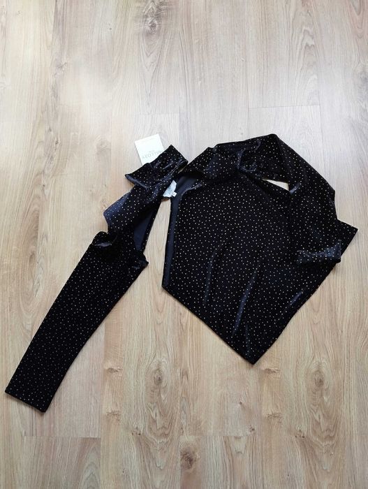 dwuczęściowa bluzka z rozcięciem L odkryte ramię złota elegancka goth