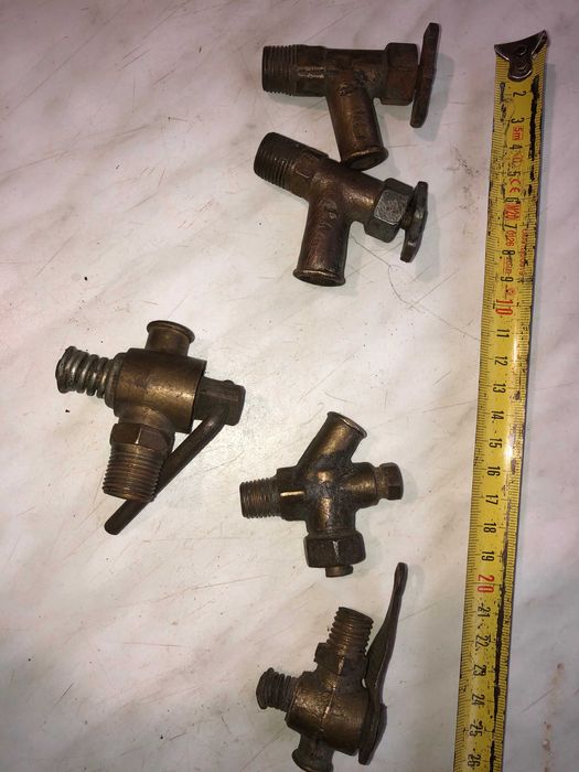 Краники обігріву і зливу ОР з радіатора Москвич-412, інші деталі.