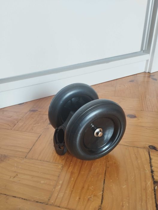 Carrinho de bebé Asalvo Freedom Black + roda extra | 30 €