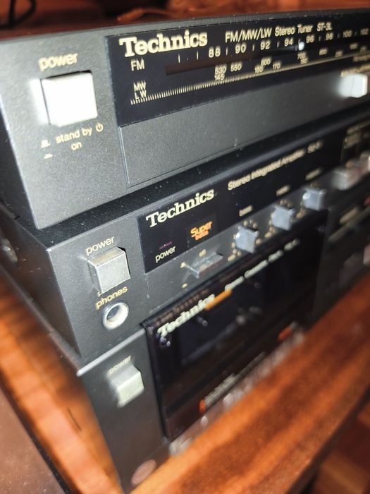 Aparelhagem Technics com gira-discos