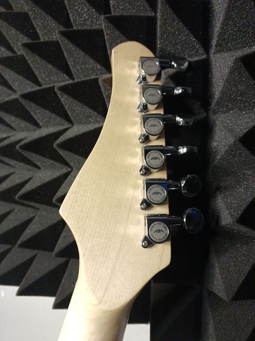 Електрогітара Scarlett Strat Нова