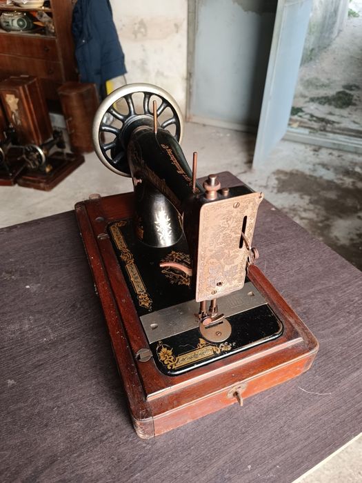 Máquina de Costura Singer antiga/ relíquia/ museu