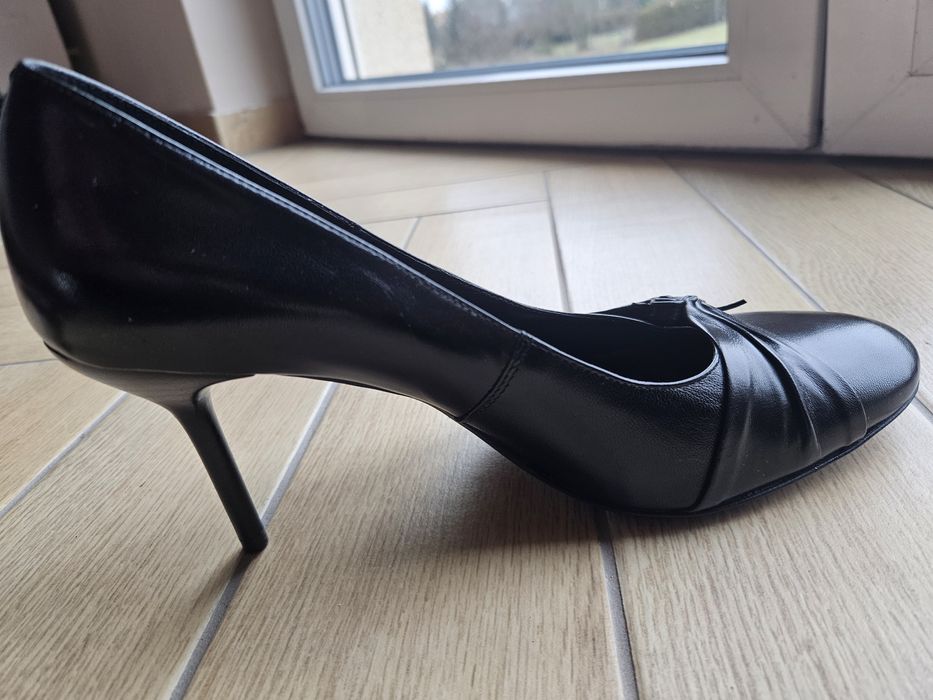 Czarne szpilki rozm 40