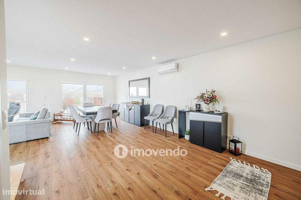 Moradia T3+1 moderna e exclusiva, com garagem e jardim, em Porto Salvo