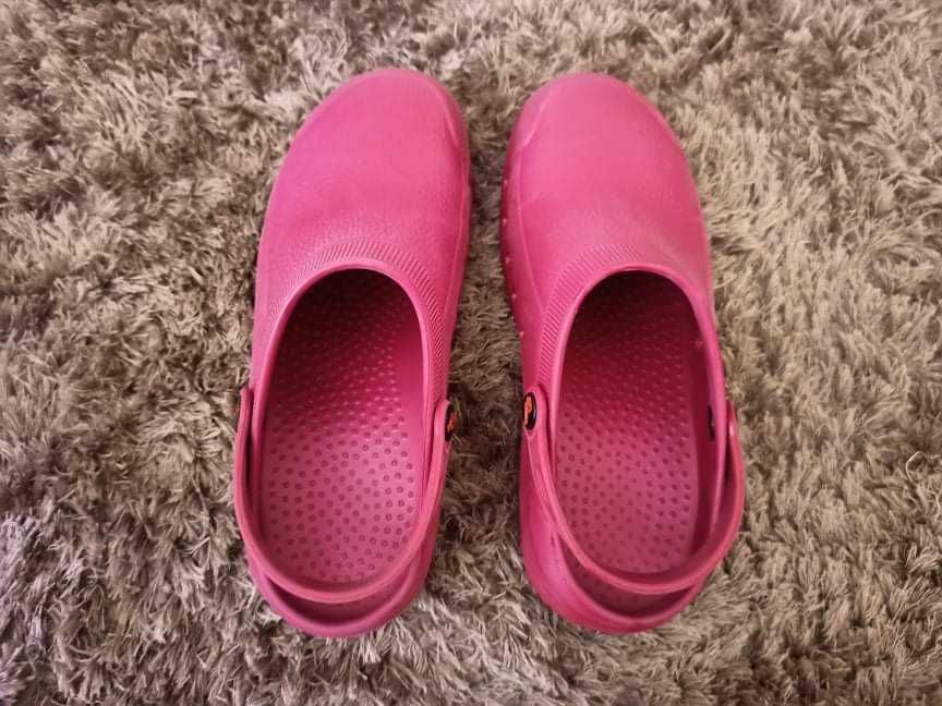 Crocs Bordo tamanho 40
