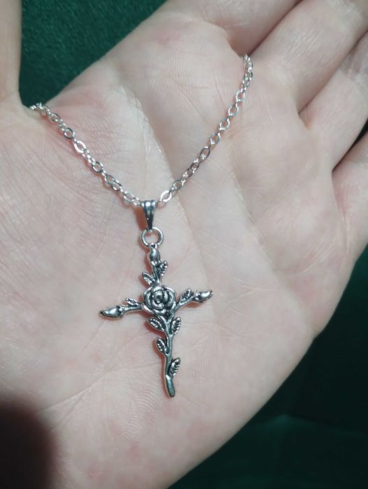 Ręcznie robiony łańcuszek z krzyżem – regulowany | Handmade
