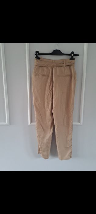 Spodnie z wiskozy z paskiem 32/34