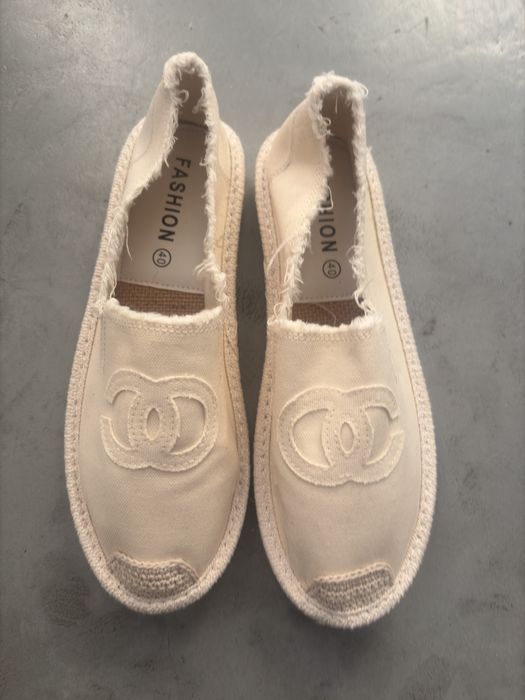 Kremowe espadryle slip on rozmiar 40 nowe