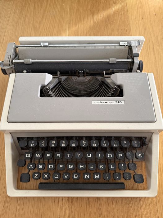 Máquina de Escrever Underwood 310