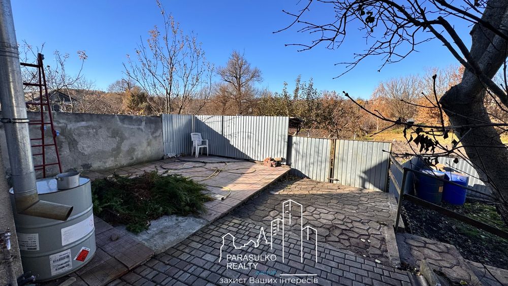 Продам будиночок поряд з ставочком