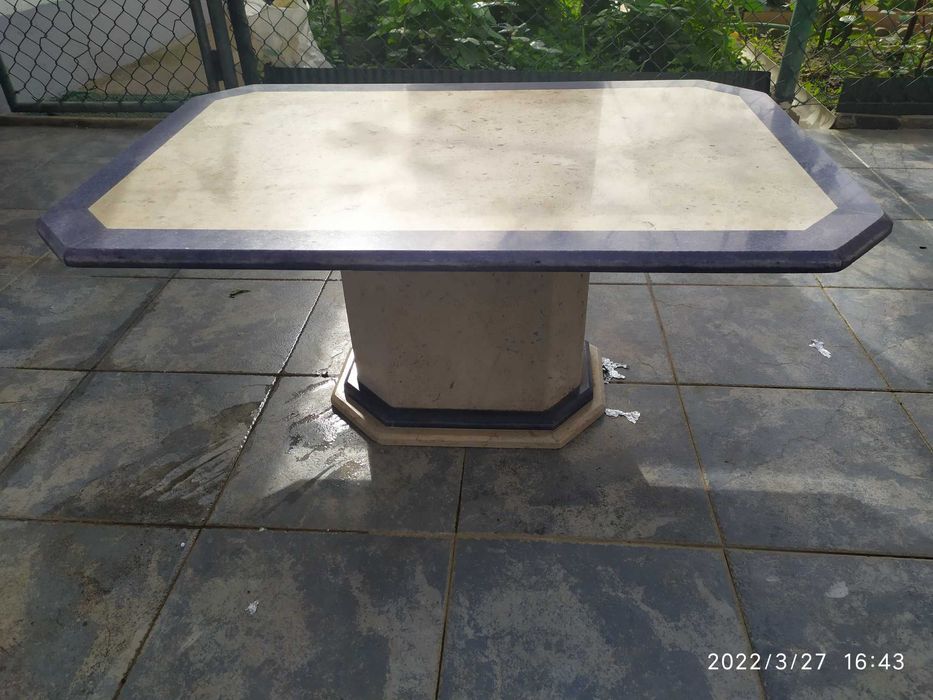 Mesa de centro em pedra