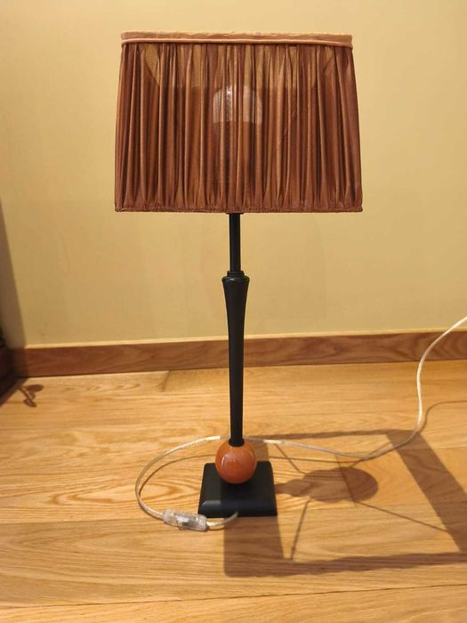 Candeeiro com abajur em tule