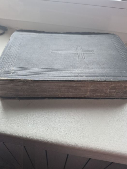 Biblia Jakuba Wujka 1923r + odręczny komentarz