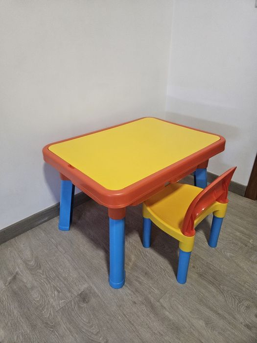 Mesa infantil com cadeira