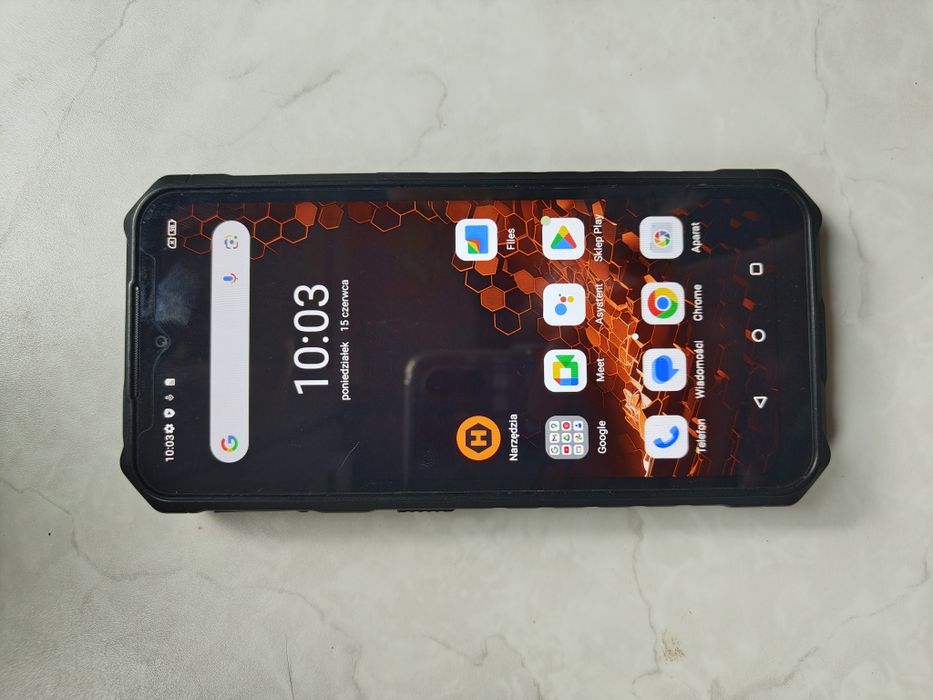 Hammer Iron V smartfon