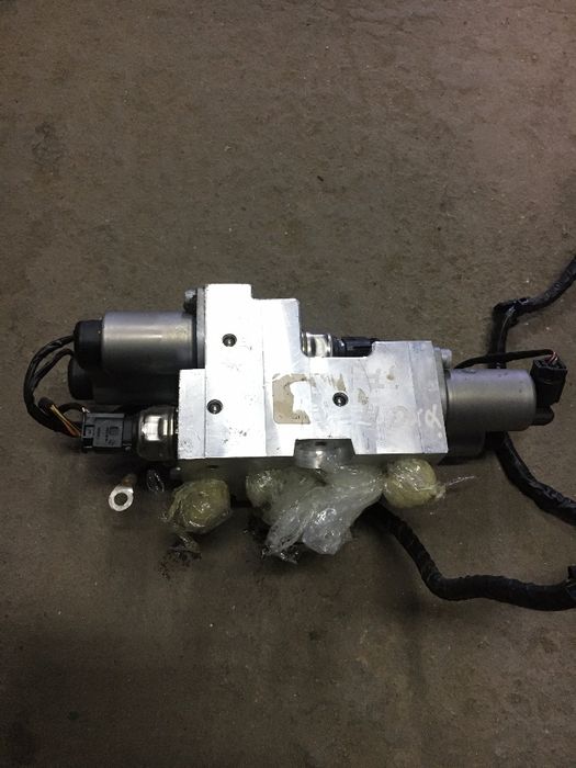 BMW X-5,E70,F15,X-6,E71,F16 Клапаний Блок