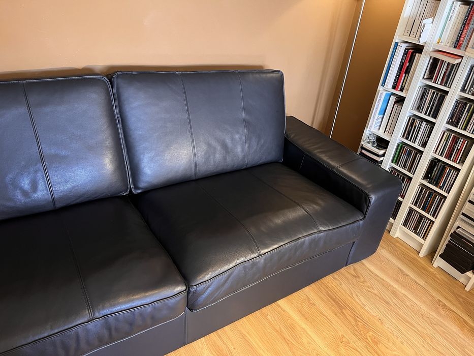 Sofá em couro preto Ikea - Kivik - 3 lugares