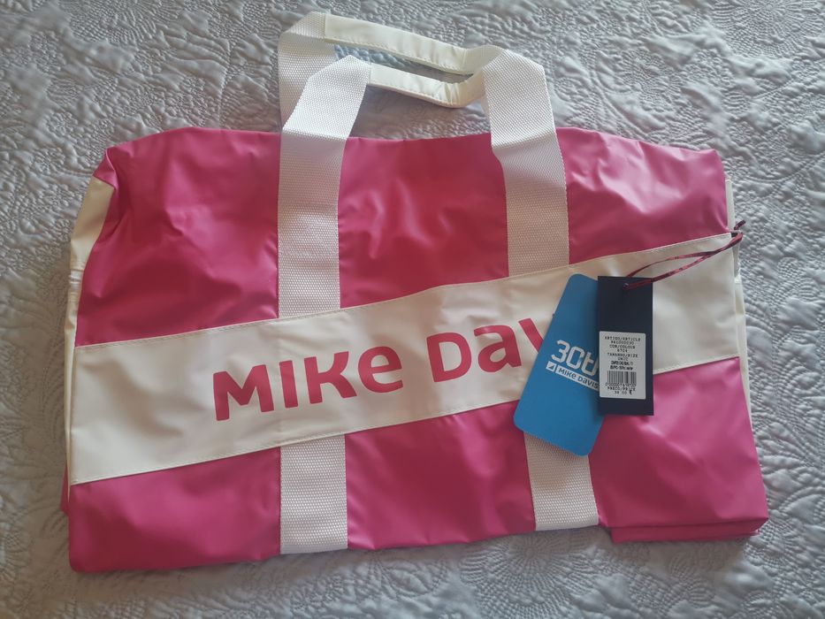 Saco Mike Davis, novo