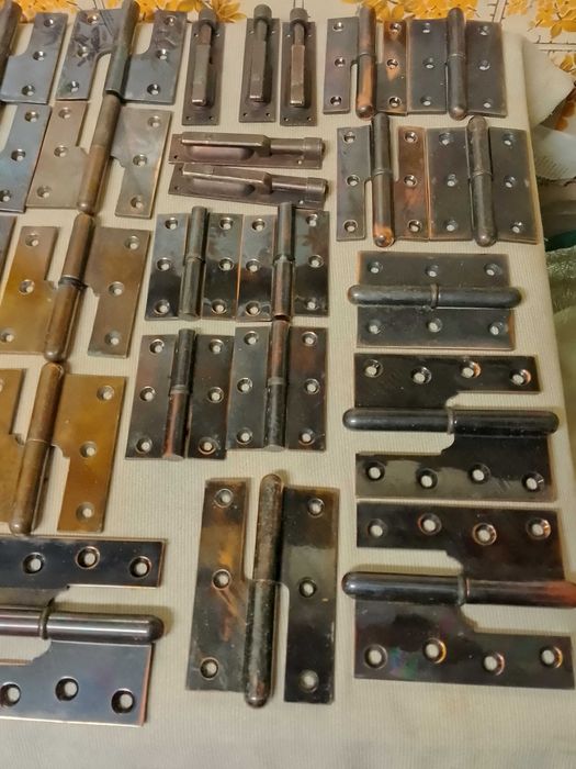 Selling hinges427935454106101761