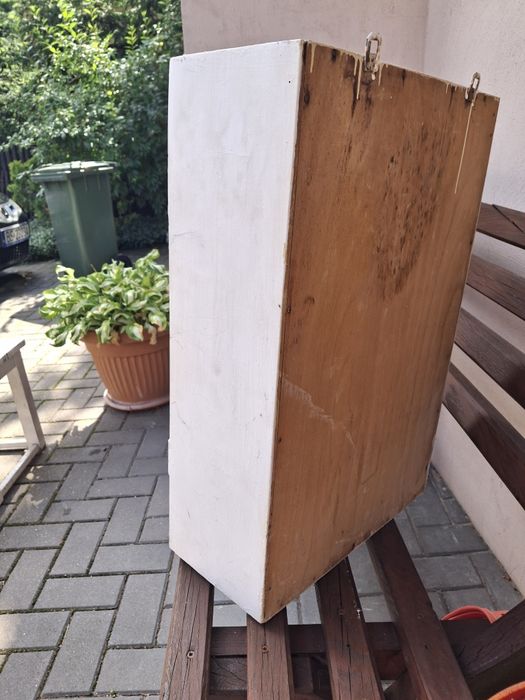 Bardzo stara szafeczka do powieszenia ze skrytką