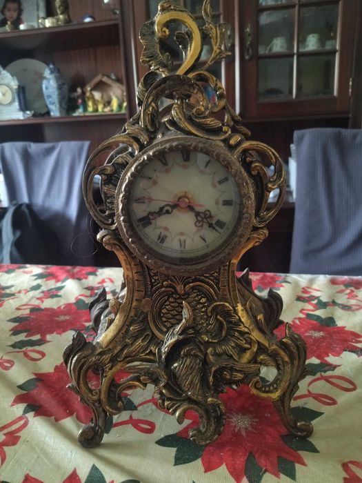 Relógio em latão antigo