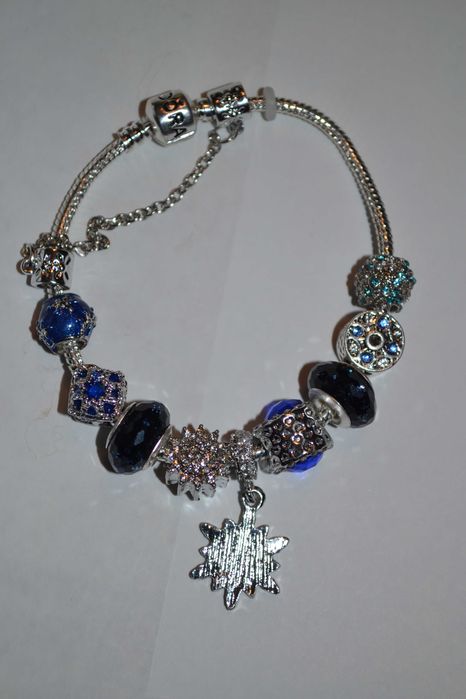 Bransoletka z charmsami
