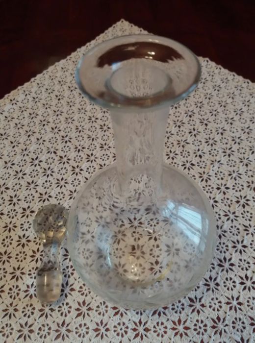 Garrafa de Vidro Transparente Muito Antigo