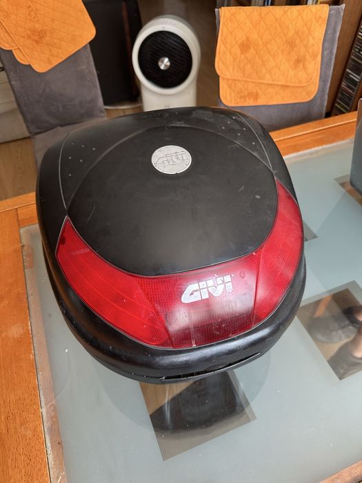 Top case Givi , bau para moto givi