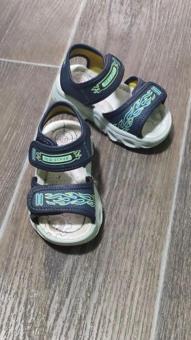 сандалі, Кросівки для дівчинки.