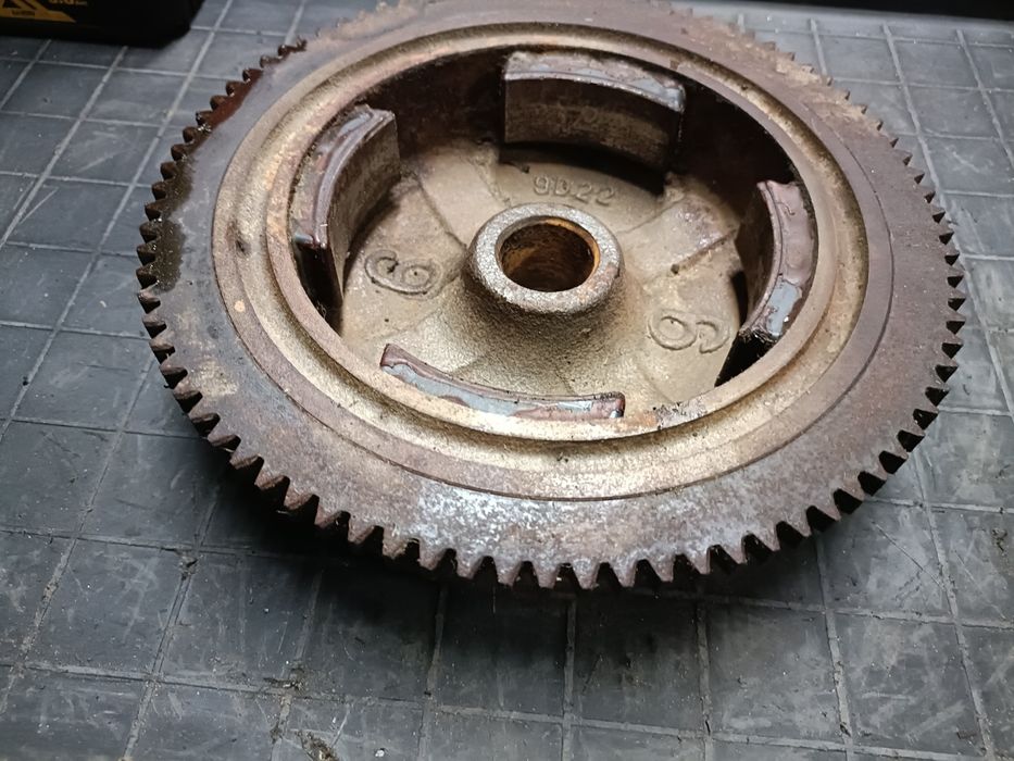 Koło zamachowe do traktorek kosiarka silnik honda gxv390 honda 13 HP