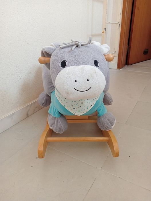 Burro de madeira e pelúcia