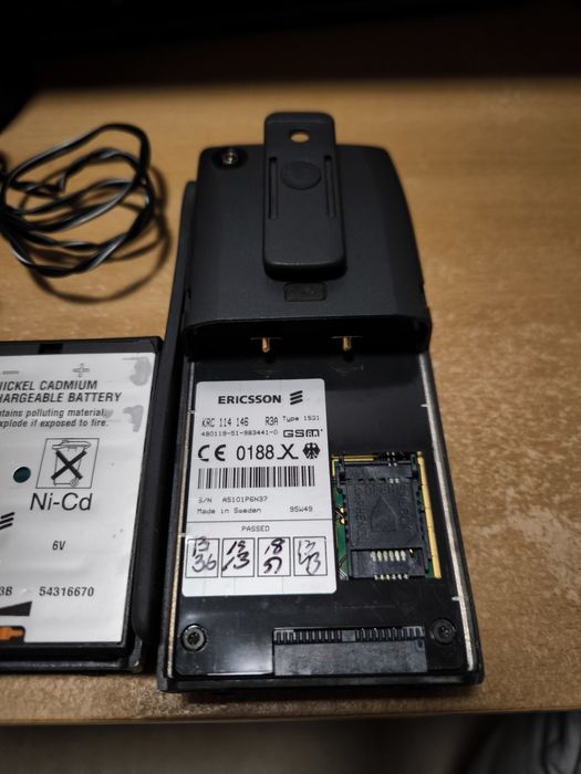 Вінтажний мобільний телефон Ericsson GH 198