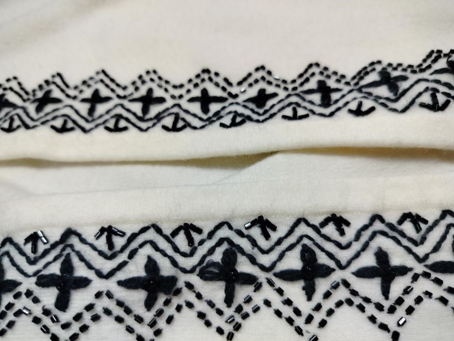 Elegancki kardigan że zdobieniem haftem i koralikami 38/40