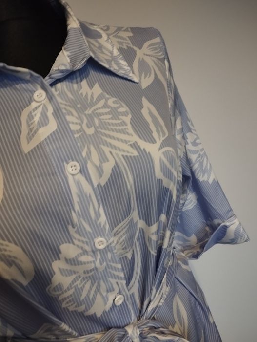 Niebieska sukienka maxi