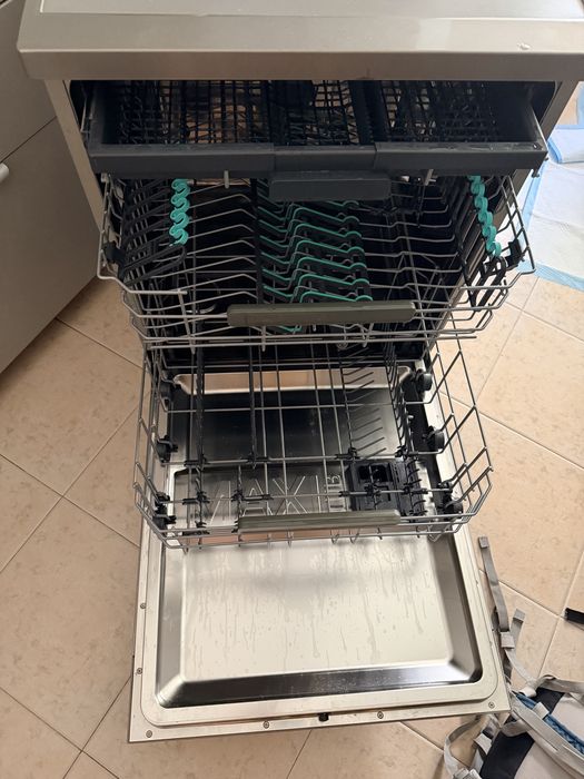 Máquina de Lavar Loiça Candy CNF 4A4S3PSX – Como Nova