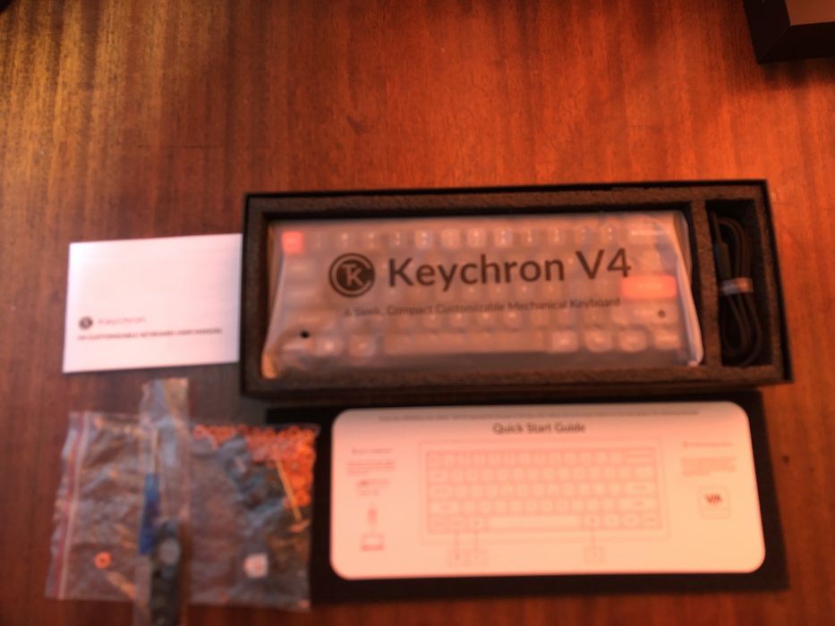 Продаю Keychron V4