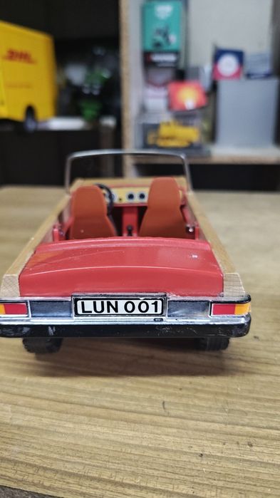 Drewniane auto londby