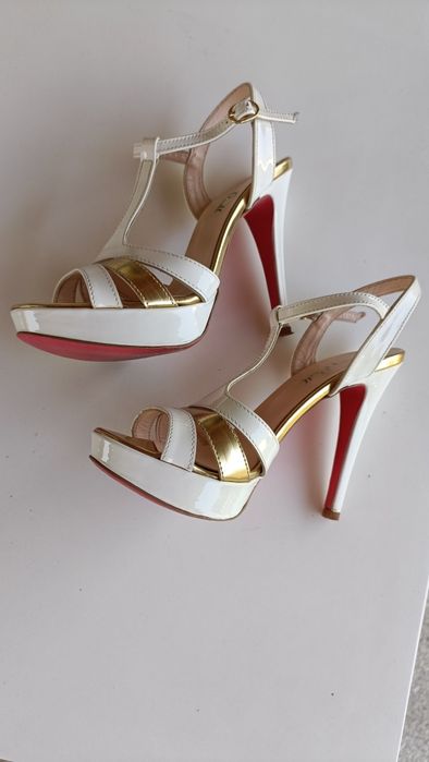 Sandália Branca e Dourada 36