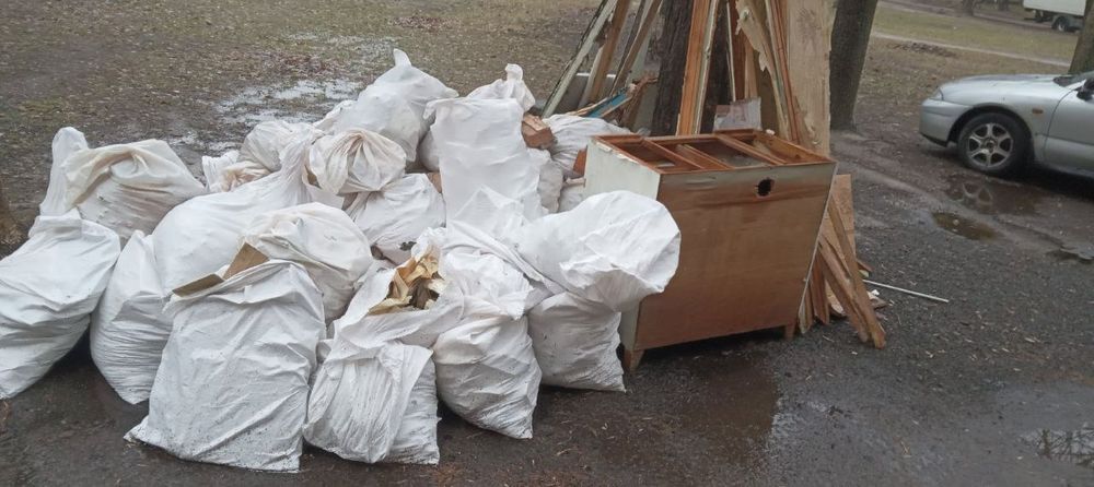 Вивіз будівельного сміття • мотлоху • старих меблів • утилізація
