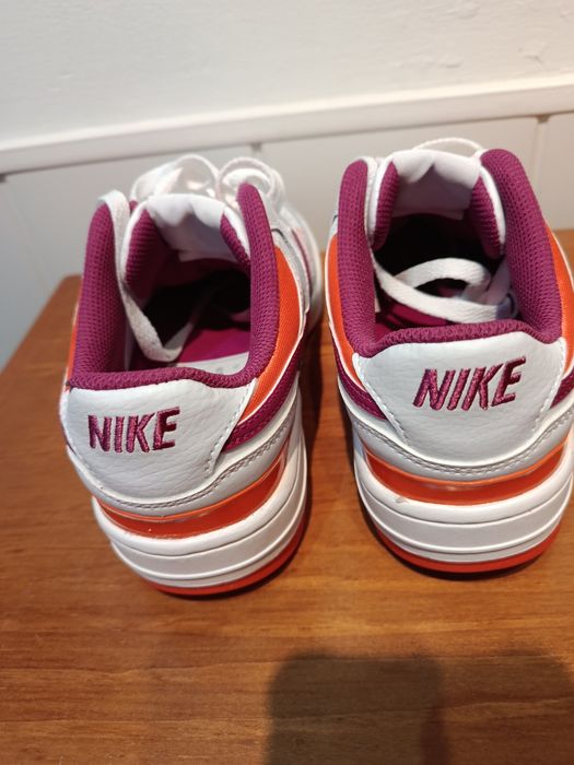 Tênis de Senhora marca Nike