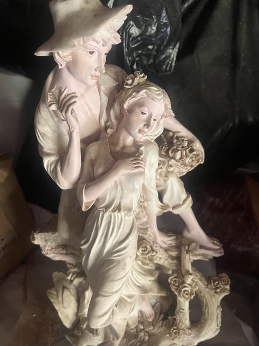 Vendo vários serviços de copos e peças decorativas