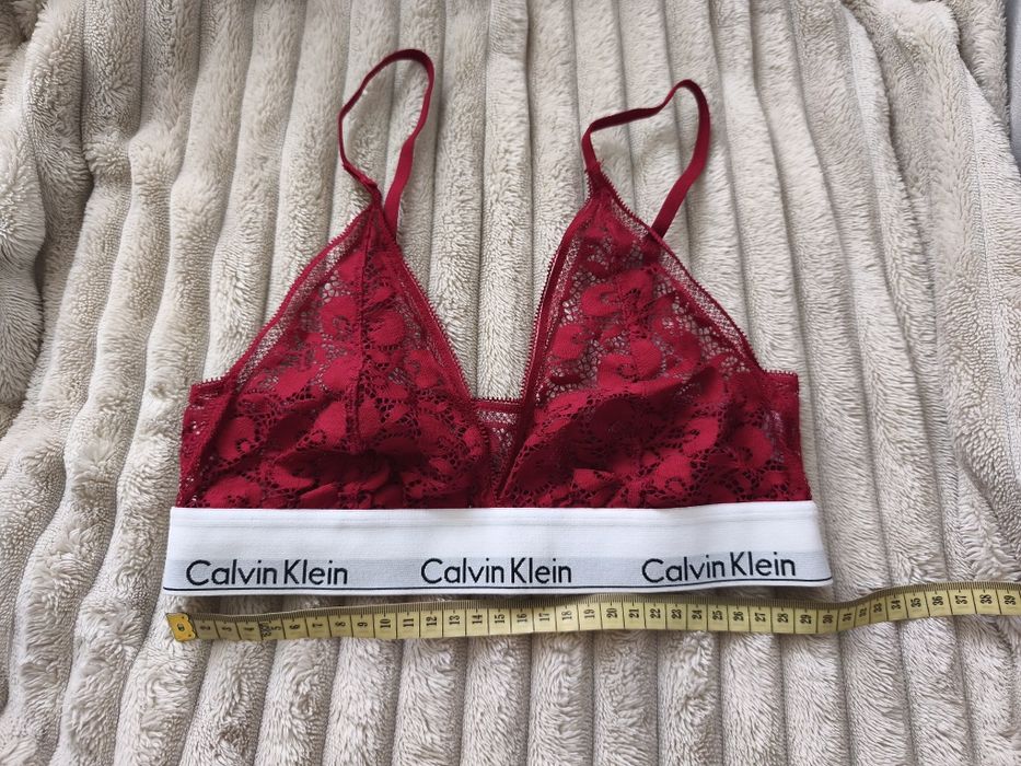 Czerwony biustonosz koronkowy Calvin Klein