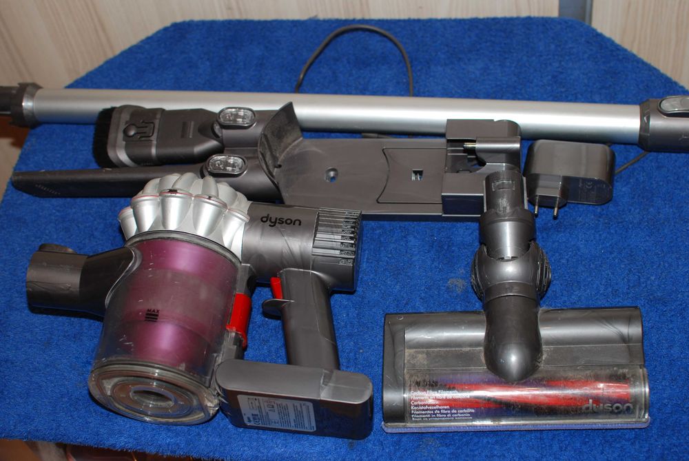 Dyson V6 odkurzacz bezprzewodowy .Komplet .