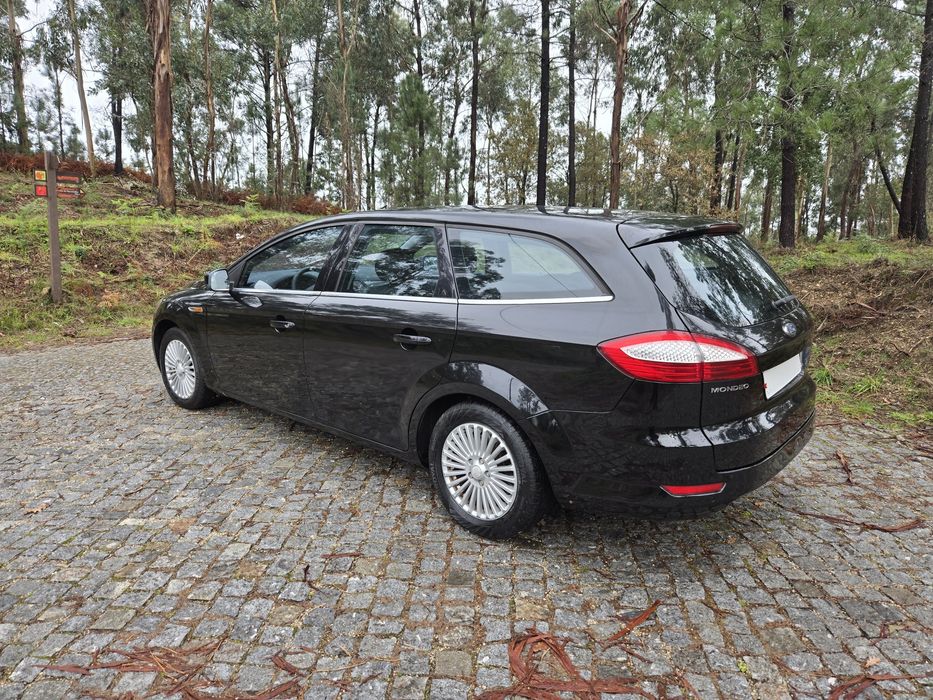 Luxo e conforto em um carro revisado pronto para viajar com a família