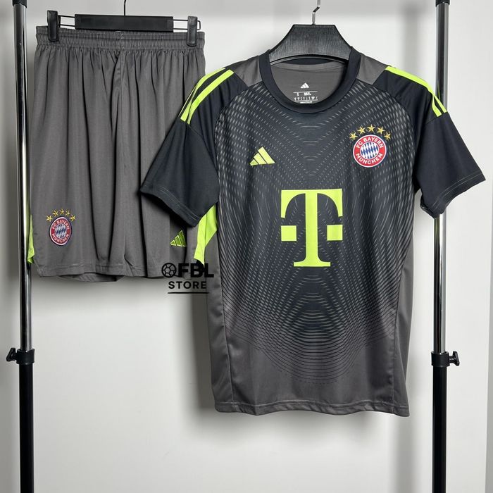 Футбольні форми Баєрн Мюнхен сезону 2025-26